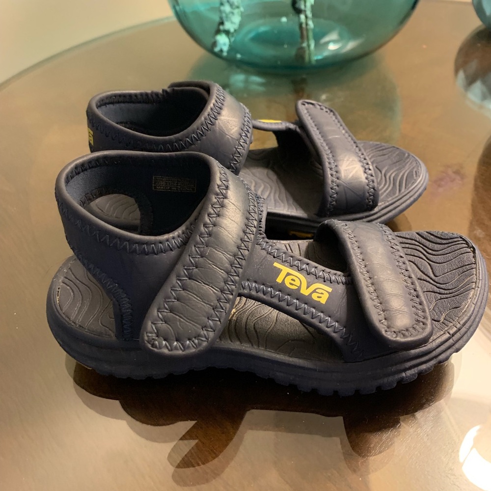 TEVA sandals size 7/8 toddler